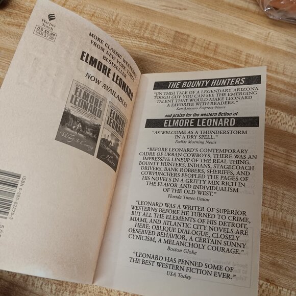 The Bounty Hunters A Classic Tale of Frontier Law Elmore Leonard  Paperback Book - Picture 5 of 8